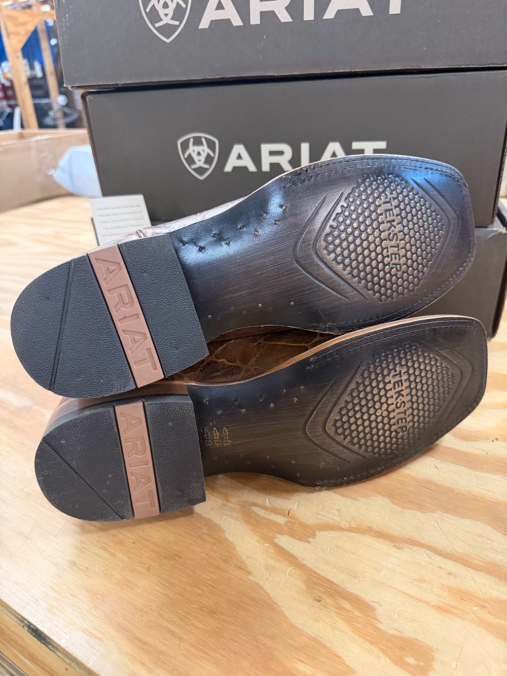 Ariat Two-Tone Green and Tan Western Cowboy Boot - Picture 6 of 7